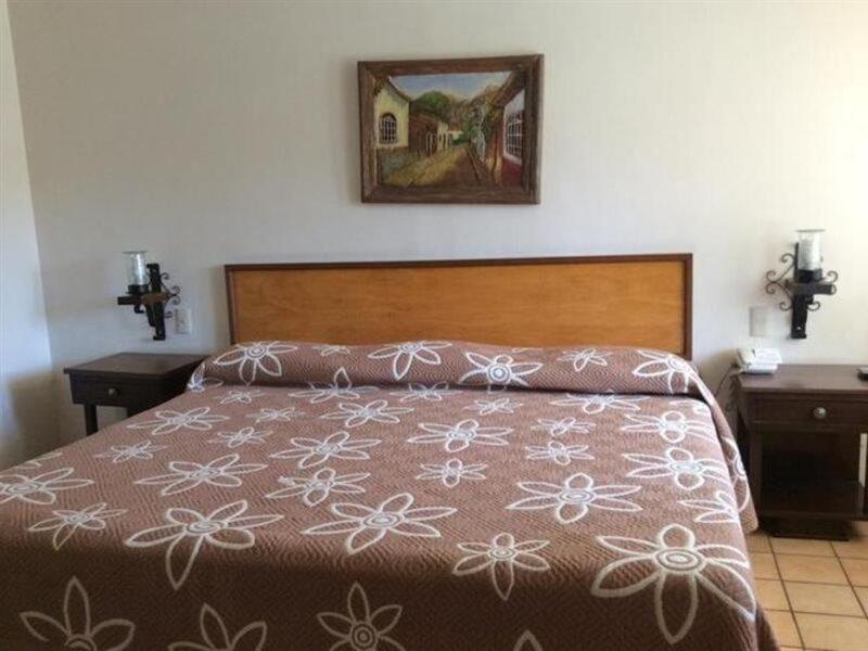 Hotel Isabel Γκουανταλαχάρα Εξωτερικό φωτογραφία