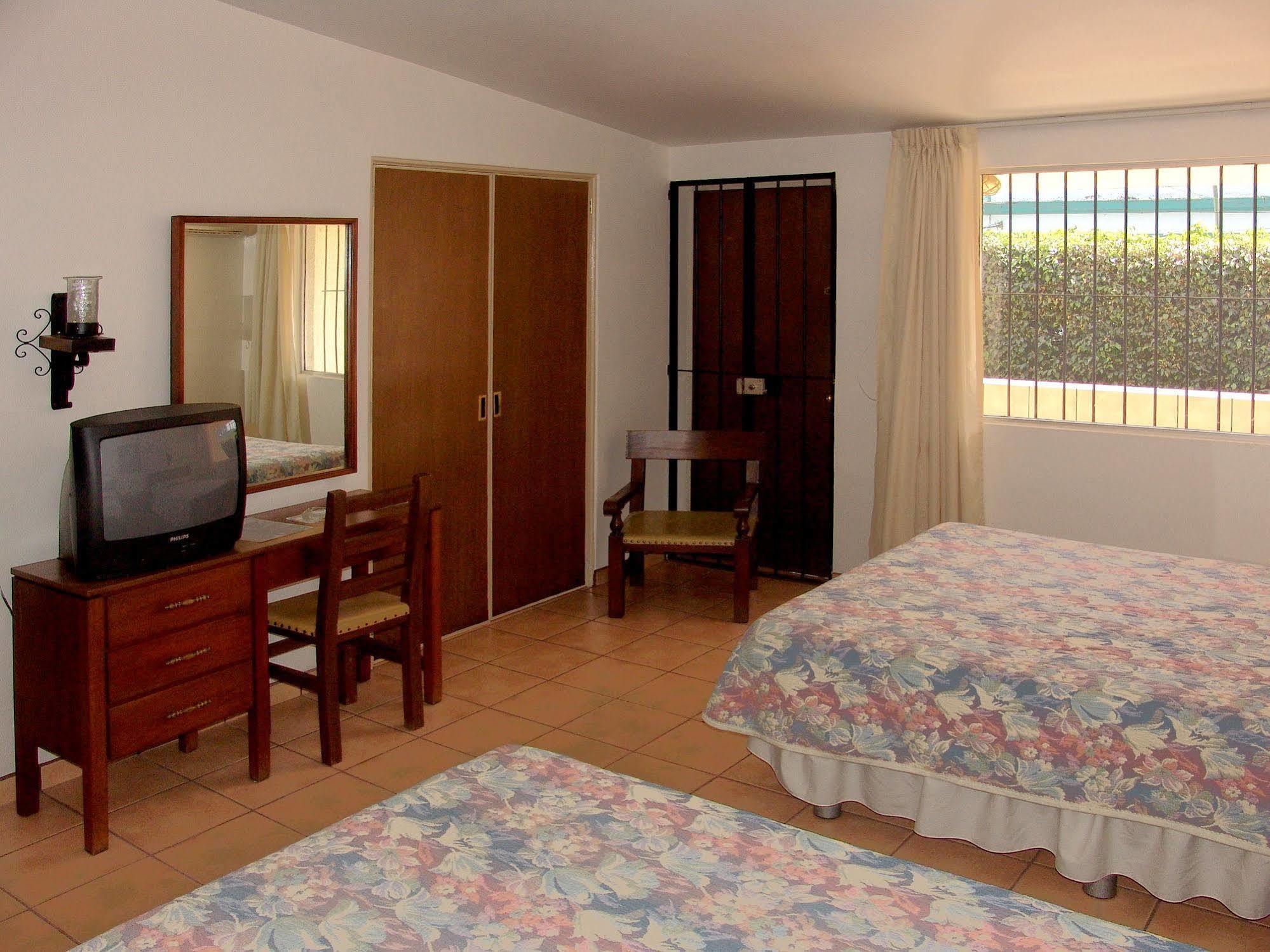 Hotel Isabel Γκουανταλαχάρα Εξωτερικό φωτογραφία